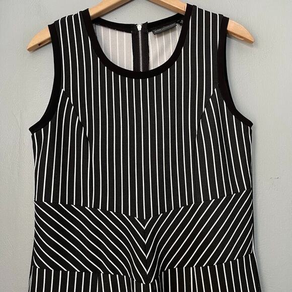 Nina Leonard Size Medium Black White Striped Stretch Sleeveless Tiered Dress - Picture 2 of 7